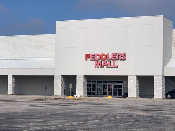 Blackiston Mill Rd Shopping Center: 1418 & 1420 Blackiston Mill Rd, Clarksville, IN 47129